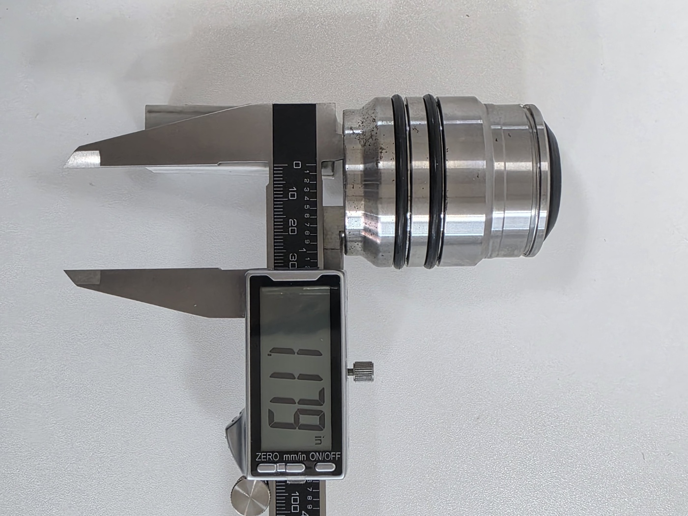 IA50-3056 Cylinder Head / Gland Assembly with Seals - Image 3