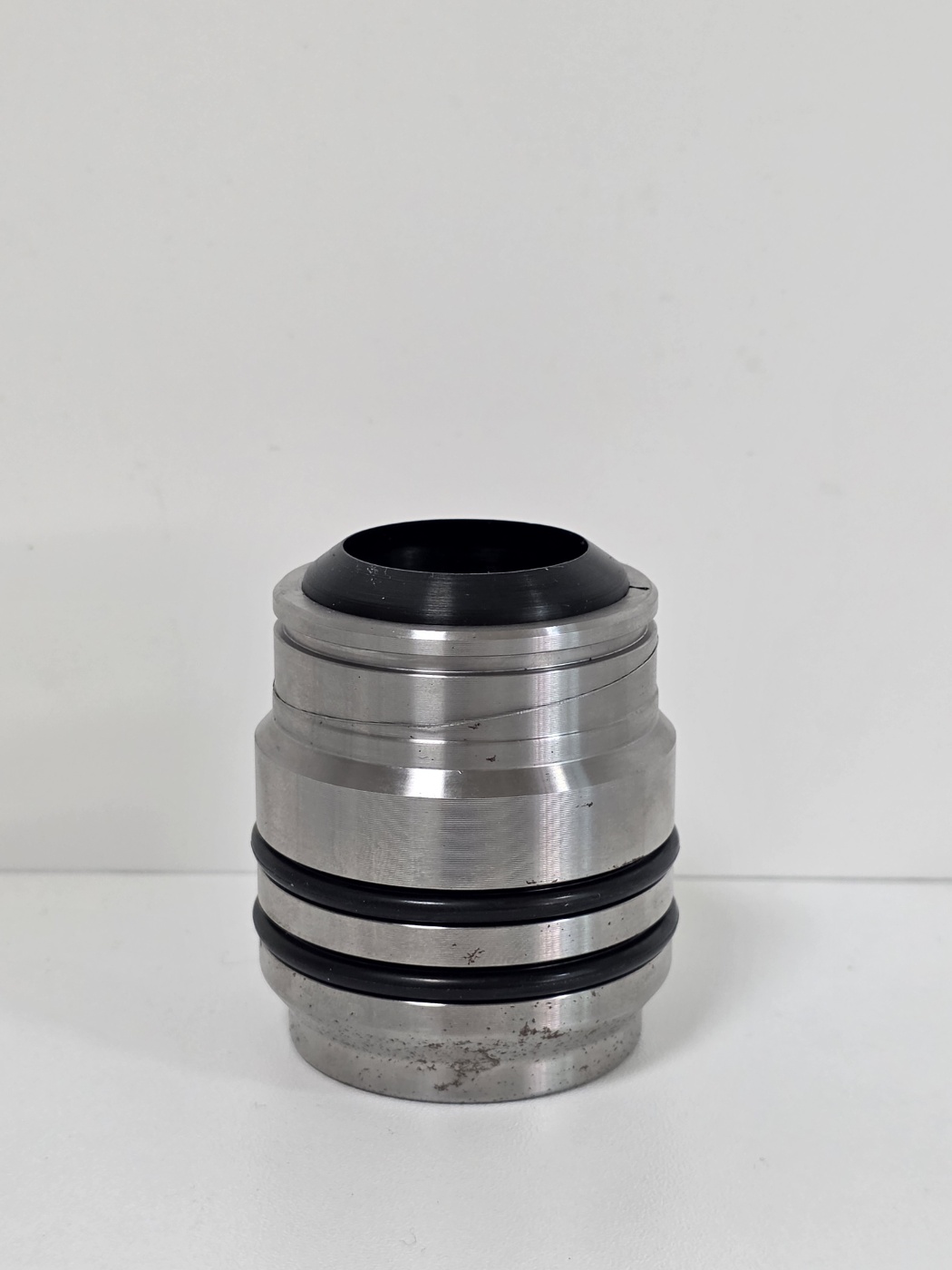 IA50-3056 Cylinder Head / Gland Assembly with Seals