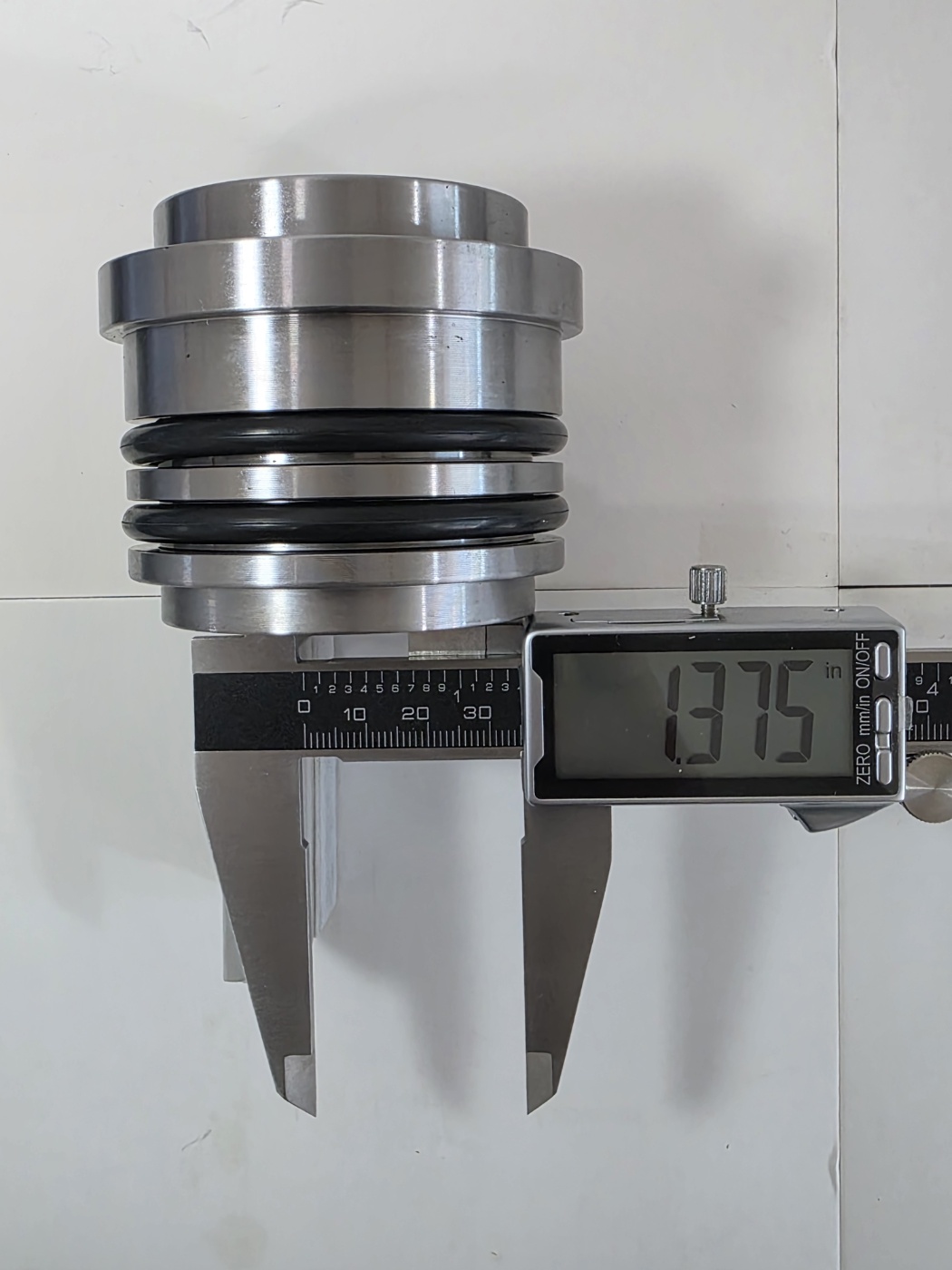 IA70-3565 Cylinder Head / Gland Assembly with Seals - Image 3